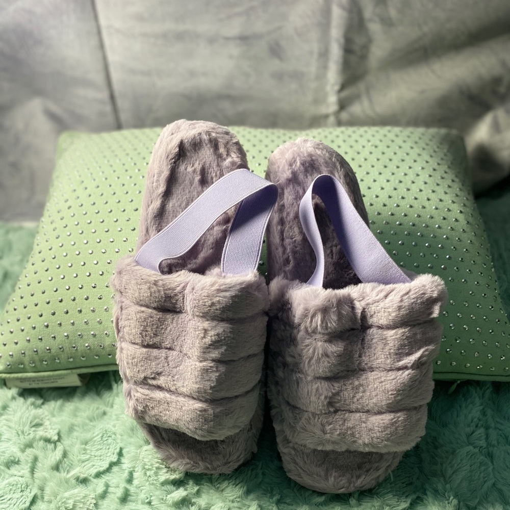 Fluffy Slides - Picture 2 of 12